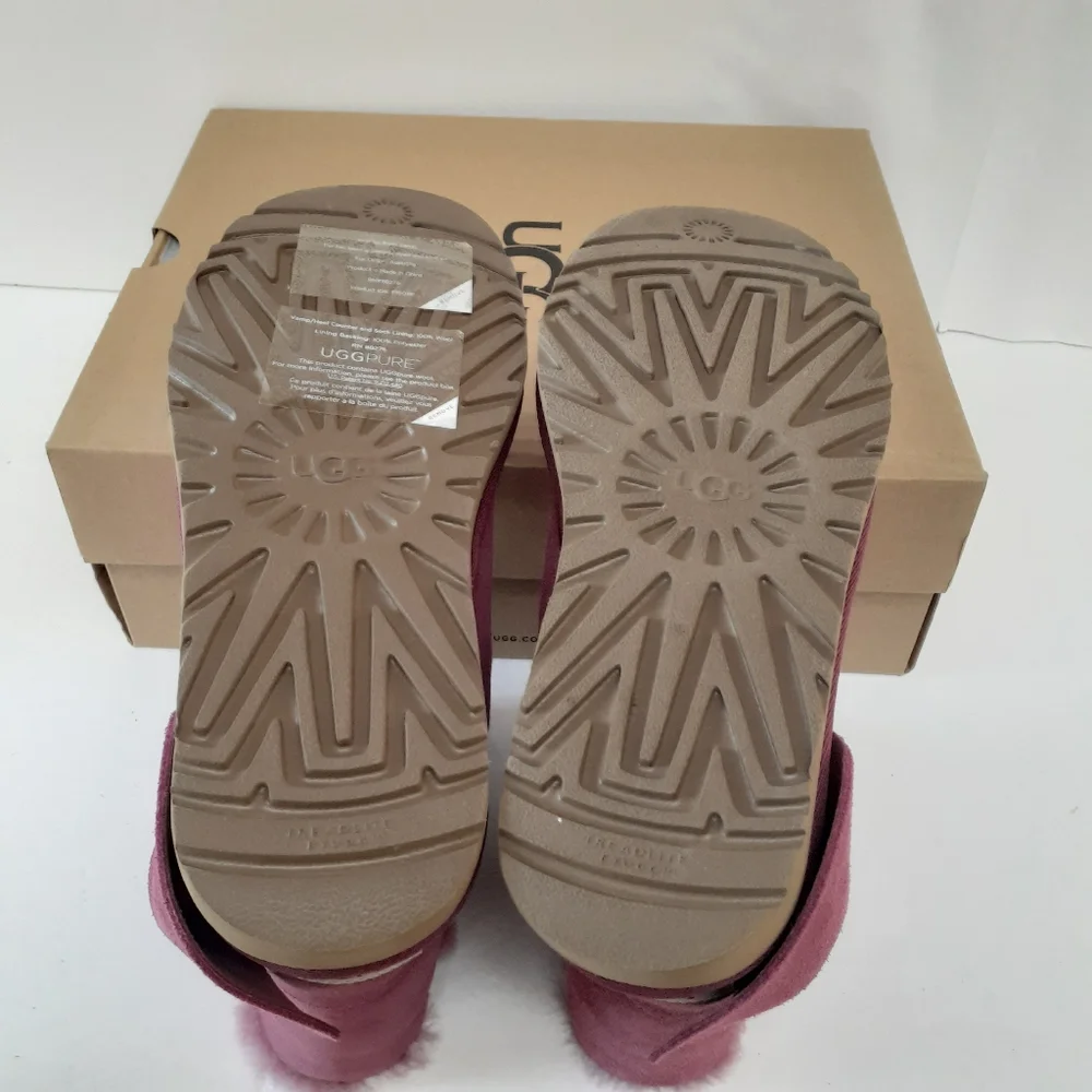 UGG new without
